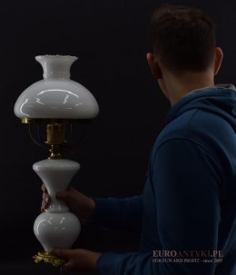antyk biała lampa