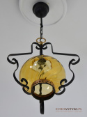Rustykalna lampa z żółtym kloszem lampka wisząca do dworku gospody karczmy
