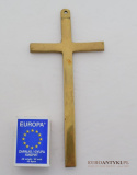 Ascetyczny krzyż mosiężny w prymitywnej purystycznej formie antyczny krzyżyk łaciński