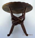 Góralski stoliczek rzeźbiony z litego drewna dworski stolik antyczny