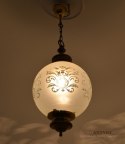 Wyborna lampa sufitowa zwis szklana kula z retro wzorami do ganku holu