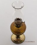 Nostalgiczna lampka naftowa z miodowym kloszem lampa na nafte retro vintage