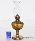 Nostalgiczna lampka naftowa z miodowym kloszem lampa na nafte retro vintage