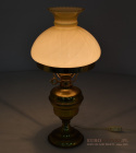 Nostalgiczna lampka mosiężna z miodowym kloszem lampa na stolik oświetlenie retro vintage