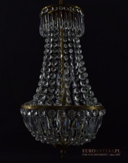 Lampa kryształowa grucha. Cudny mały żyrandol sufitowy z kryształowymi zawieszkami.