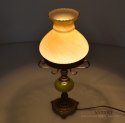 stara lampa na stolik