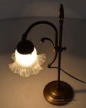 Antyczna lampa stołowa z kloszem