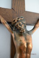 Antyk dębowy krzyż z Jezusem Chrystusem.