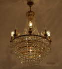 Duży kryształowy żyrandol salonowy w stylu Swarovski.