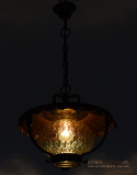 Lampa wisząca w stylu Cottagecore. Rustykalne oświetlenie.