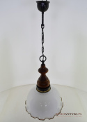 Lampy cottagecore. Rustykalna lampa wisząca z dużym kloszem.