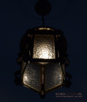 Zabytkowa lampa do ganku w kamienicy. Lampa wisząca do holu.