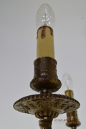 Antyczny żyrandol z brązu. Pięknie wykonana lampa sufitowa muzealna.