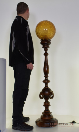 Duża eklektyczna lampa podłogowa z litego drewna. Unikatowe lampy.