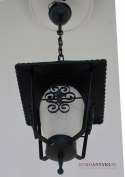 Starodawna lampa wisząca do ganku, holu. Lampy retro, vintage.