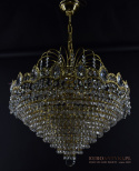 Kryształowy żyrandol salonowy w pałacowym stylu. Lampy z kryształu Swarovski.