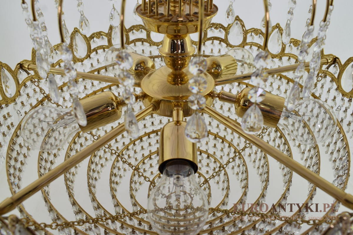 Kryształowy żyrandol salonowy w pałacowym stylu. Lampy z kryształu Swarovski.