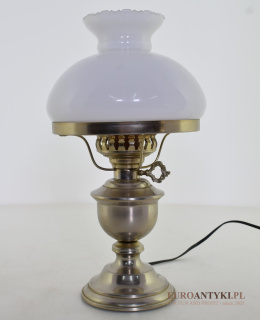 Retro srebrna lampa stołowa z kloszem. Lampy z dawnych lat.