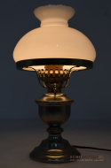 Retro srebrna lampa stołowa z kloszem. Lampy z dawnych lat.