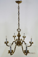 Delikatny żyrandol mosiężny w barokowym klimacie. Lampy antyki.