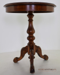 Okrągły drewniany stolik z intarsjami z przełomu 19/20 wieku.