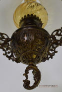 Piękny starodawny żyrandol retro vintage. Lampa sufitowa antyczna.