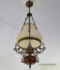 Retro klasyczna rustykalna lampa wisząca w stylu vintage.