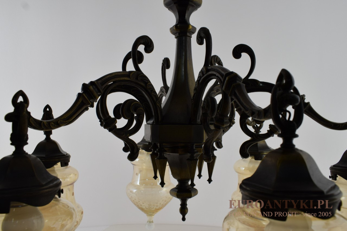 Muzealny żyrandol gotycki do salonu zamkowego. Lampy antyki.