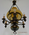 Rustykalna lampa wisząca w stylu cottagecore. Nietypowe oświetlenie.