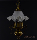 Wyrafinowana lampa wisząca w stylu rustykalnym, cottagecore.