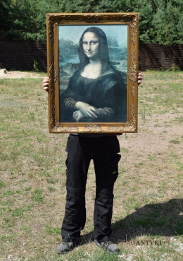 Mona Lisa stary obraz w złoych drewnianych ramach.