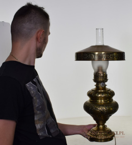 Muzealna lampa naftowa z lat 1900. Elektryczna. Unikatowe oświetlenie.