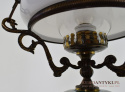 Rustykalna lampa sufitowa w góralskim, wiejskim stylu.
