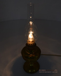 Muzealna lampa naftowa przerobiona na elektryczną. Antyki.