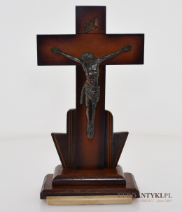 Muzealny krzyż z Jezusem Chrystusem z lat 1900.
