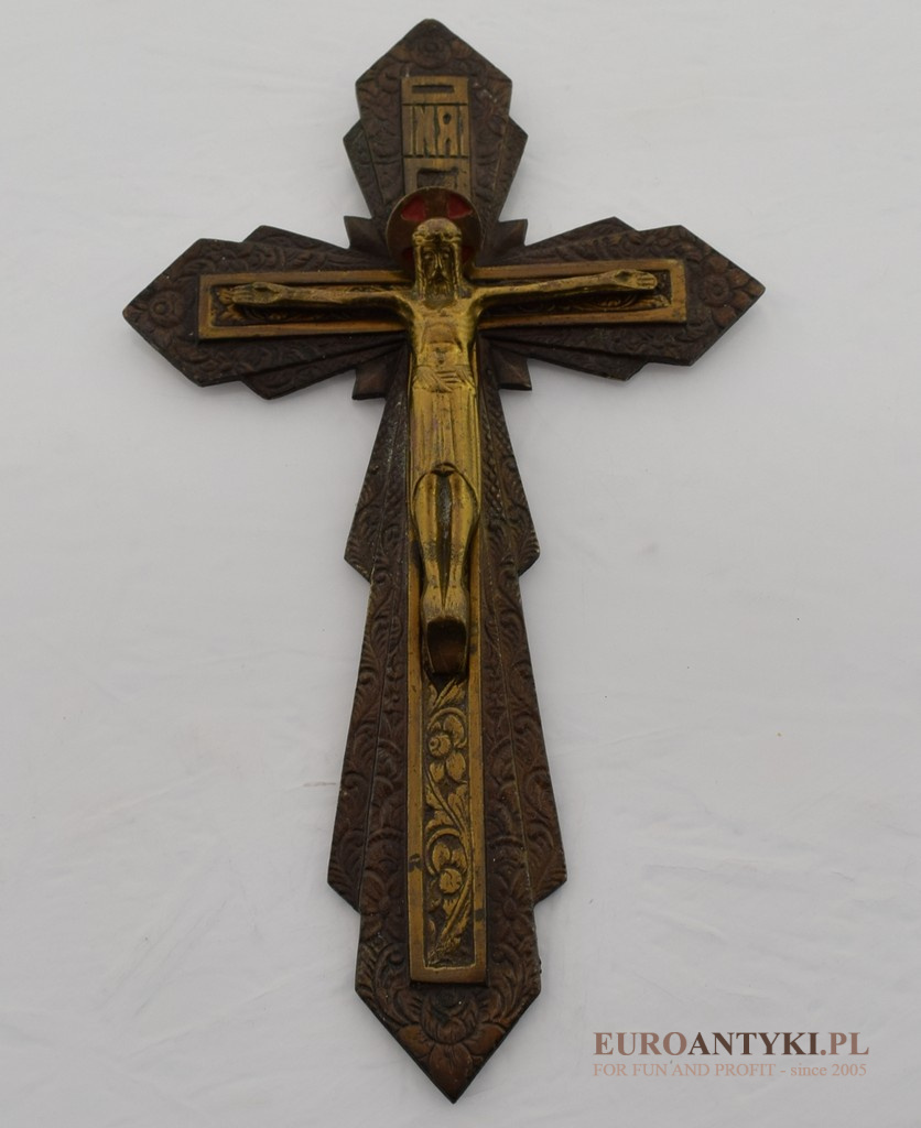 rustykalny krzyż z jezusem