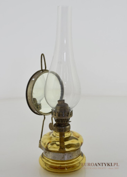 Stara lampa naftowa z początku XX wieku.