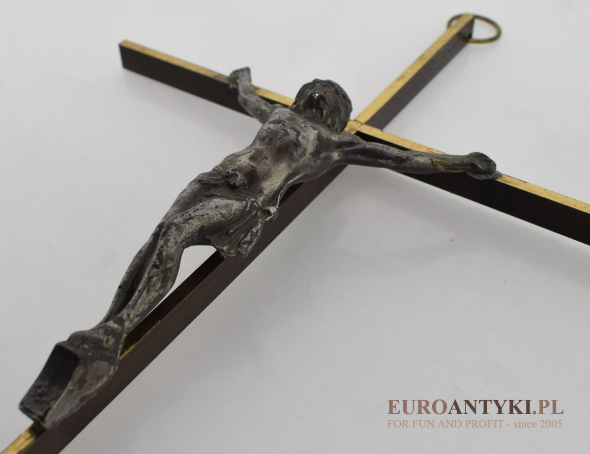 starodawny krzyż z jezusem