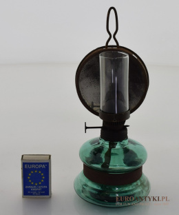 Zabytkowa lampa naftowa z lat 1900.