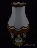 Antyczna lampa porcelanowa z abażurem na stolik.