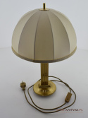 mosiężna lampa na stolik