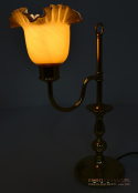 lampa stołowa z miodowym kloszem