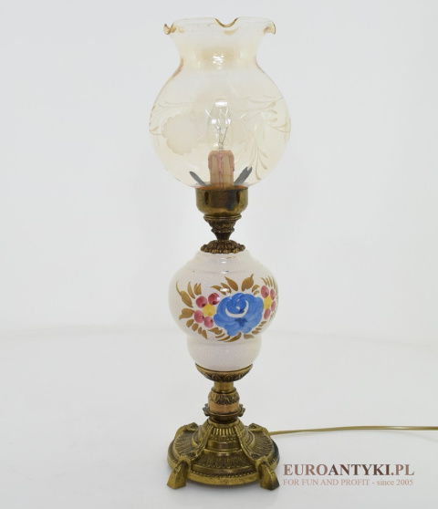 stara duża lampa na stolik
