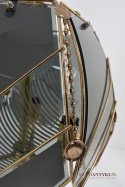 Mosiężna lampa stołowa z kloszem w stylu cottagecore, rustyk.