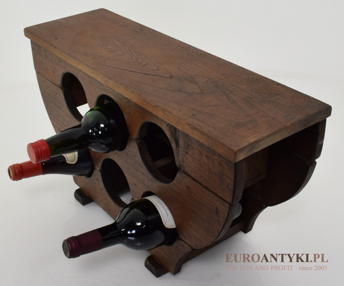 rustykalny drewniany stojak na wina