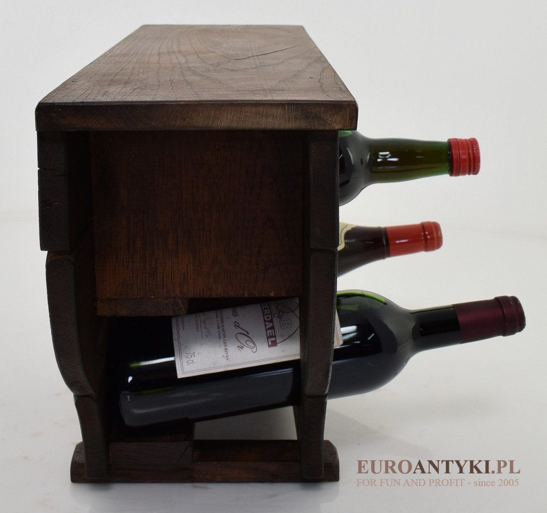 zabytkowy drewniany stojak na wina