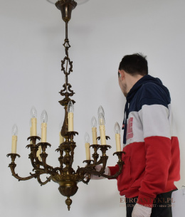 12 ramienny barokowy żyrandol antyczny z brązu z lat 1930. Lampy antyczne.