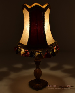 Lampa stołowa vintage. Mała starodawna lampka na stolik.