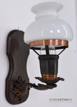 Rustykalna lampa ścienna z dawnych lat. Kinkiet cottage core.