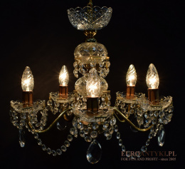 Vintage żyrandol kryształowy z dawnych lat. Lampy antyczne.